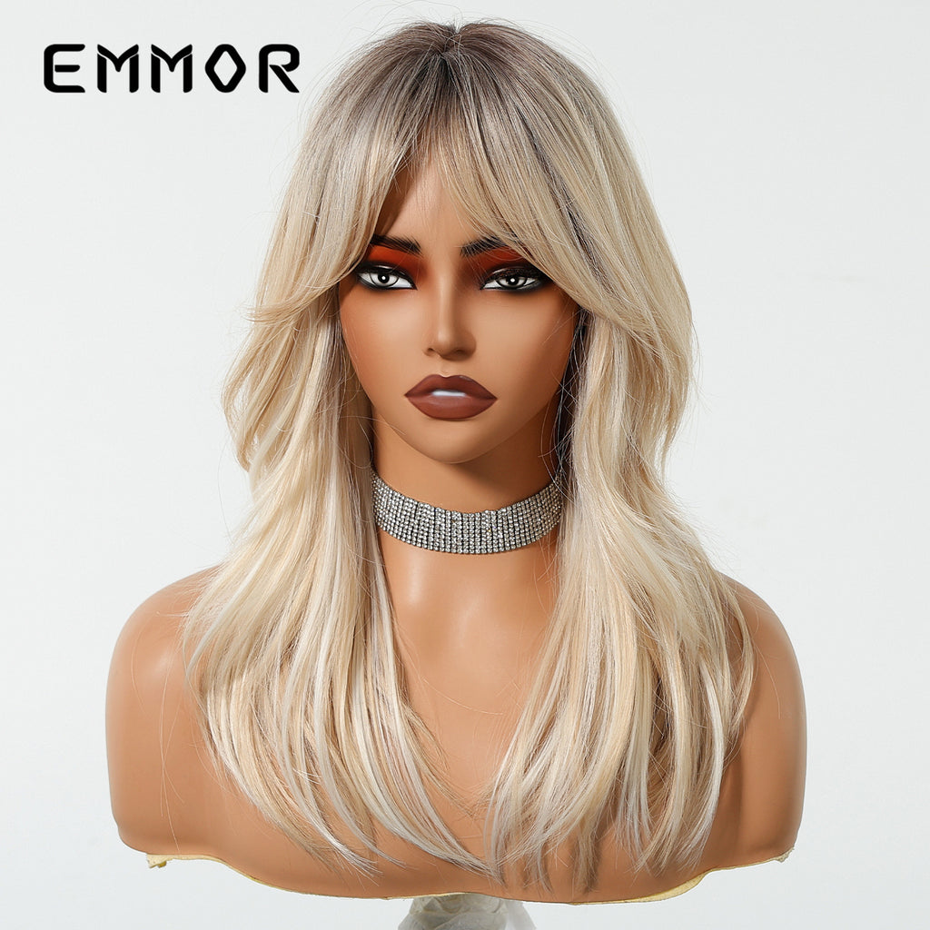 A Long Wig With A Gradient Golden Figure-Eight Bangs