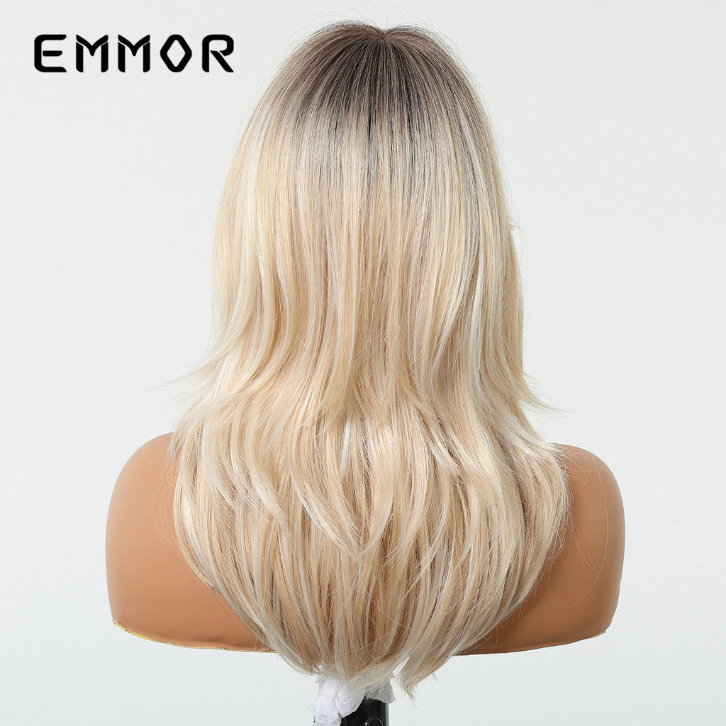 A Long Wig With A Gradient Golden Figure-Eight Bangs
